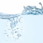 Sprankelend mineraalwater met fijne bubbels